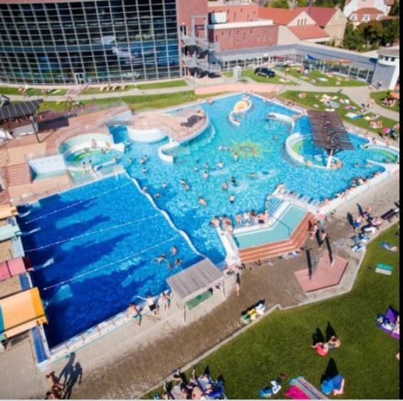 Апартаменти Dom Square-Centrum-Free Parking Сегед Екстер'єр фото