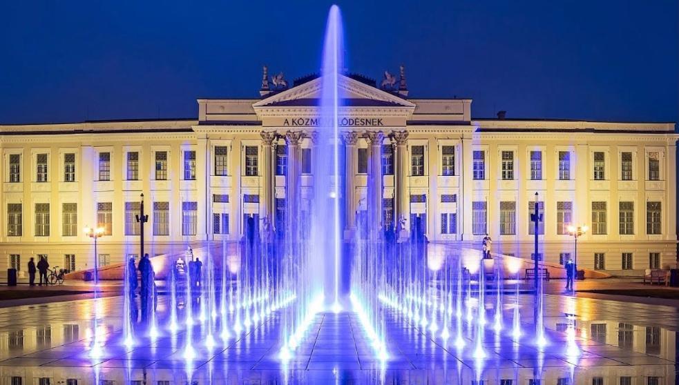 Апартаменти Dom Square-Centrum-Free Parking Сегед Екстер'єр фото