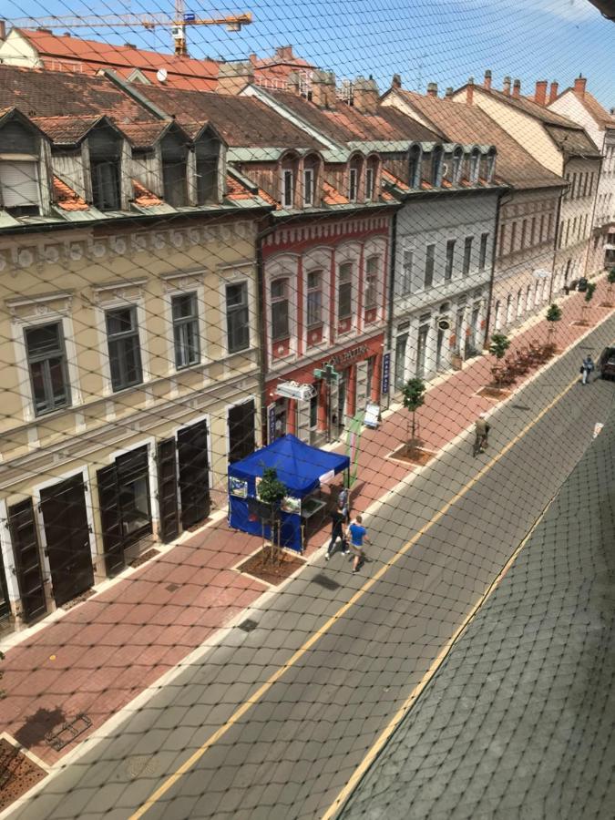 Апартаменти Dom Square-Centrum-Free Parking Сегед Екстер'єр фото